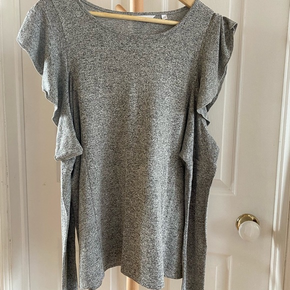 Ruffle Sleeve cold shoulder top - Picture 2 of 9